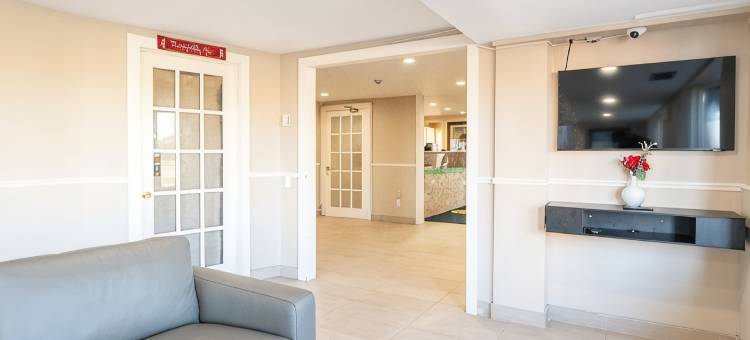 加纳诺克/乡绅度假村温德姆速 8 酒店(Super 8 by Wyndham Gananoque        Country Squire Resort)图片