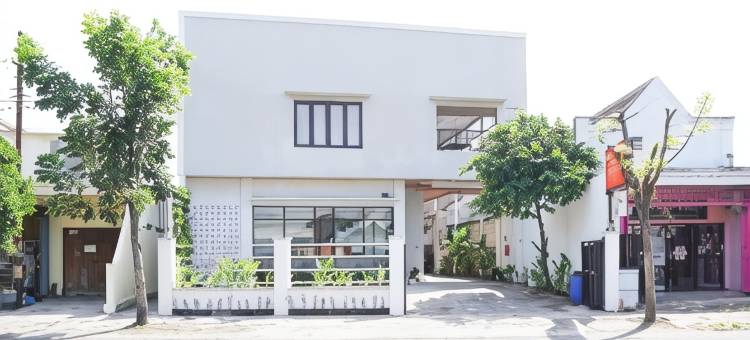 RedDoorz Plus Syariah at Umyas Hotel Near Terminal Anjuk Ladang Nganjuk图片