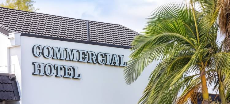 Nightcap at Commercial Hotel图片