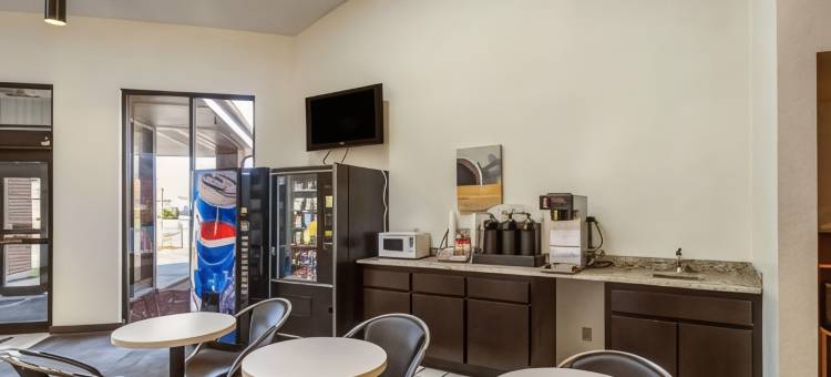 威斯康星萨库维里 6 号汽车旅馆(Motel 6 Saukville, WI)图片