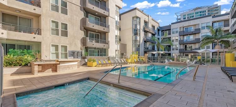 Cozy 1-Bedroom by the Ocean · Free Parking · Pool · Gym · Hot Tub · BBQ图片