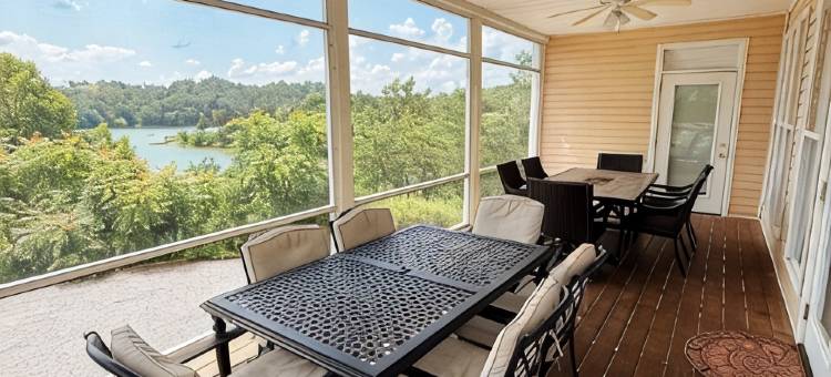 湖滨-度假屋 两栋住宅！私人 配有入地式泳池！(Lakefront - 2 Homes! Private with Inground Pool!)图片