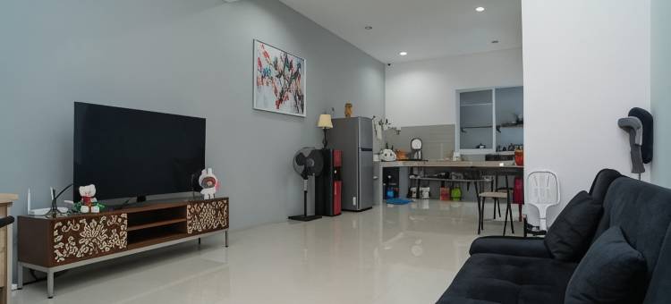 妮娜 RedPartner 森图尔文化公园酒店(Nina House Near Taman Budaya Sentul RedPartner)图片