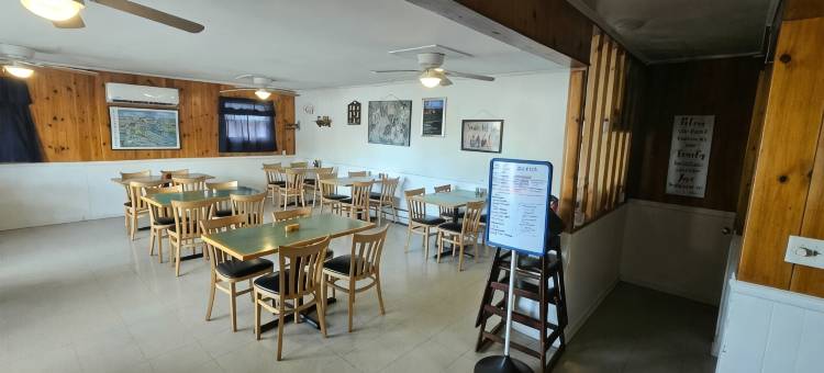 落基山城220号公路汽车旅馆(Rocky Mount Motel near Hwy 220)图片