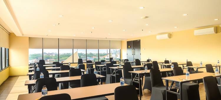 唐格朗黄蜂酒店(Yellow Bee Tangerang)图片