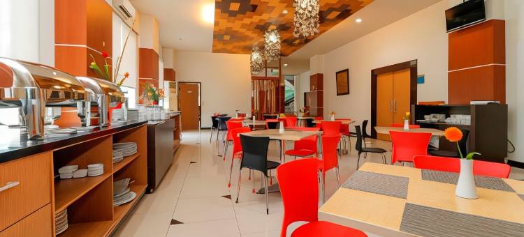 瑞德多兹普拉斯酒店 - 近罗萨里海滩(RedDoorz Plus near Pantai Losari)图片