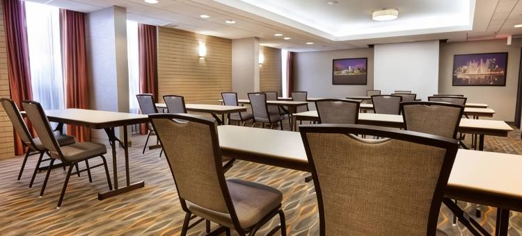 堪萨斯城机场德鲁里套房酒店(Drury Inn & Suites Kansas City Airport)图片