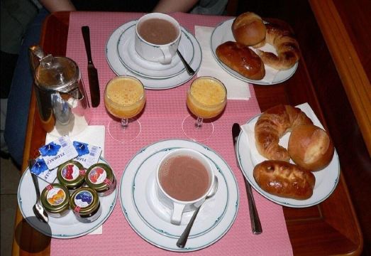 Hotel Camu Camu Hotel Overview