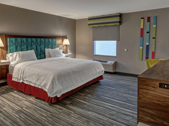 新奥尔巴尼路易斯维尔西欢朋酒店