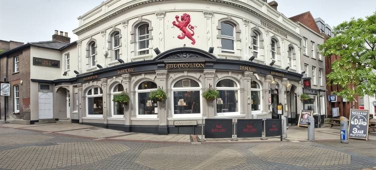 OYO德瑞德莱恩霍特尔(OYO The Red Lion Hotel)图片