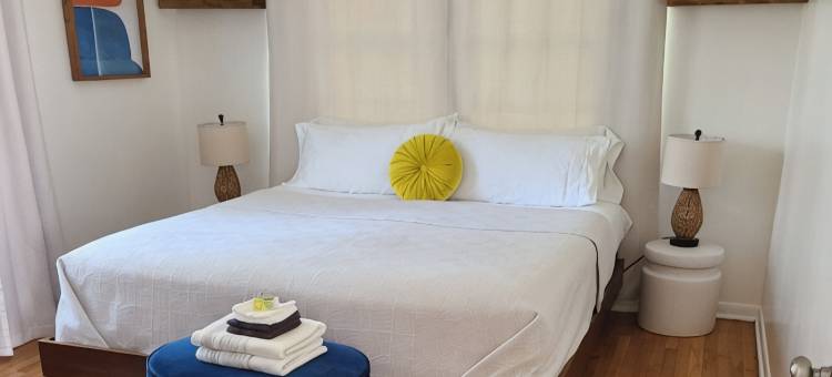 Mid-term, open-floor home full of natural light. 10 min from the River District.图片