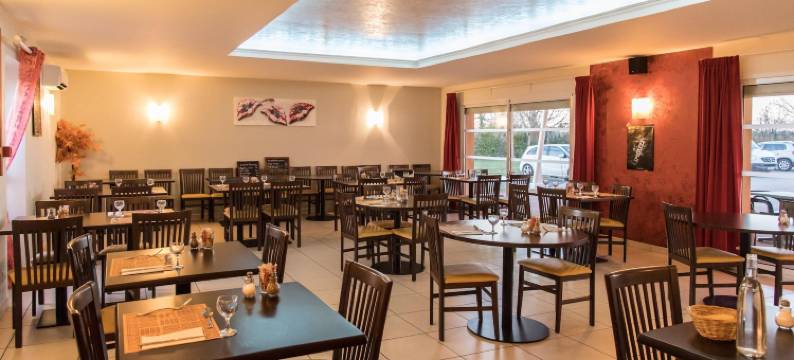 斯涛特尔拉祖酒店(Hôtel Azur Saint Junien Cit'Hotel)图片