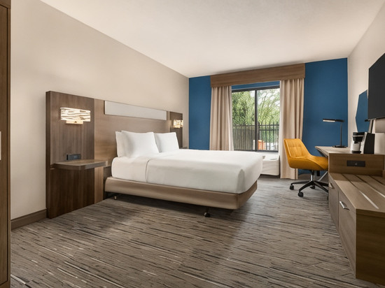 智选假日套房酒店嘉言- DOWNTOWN