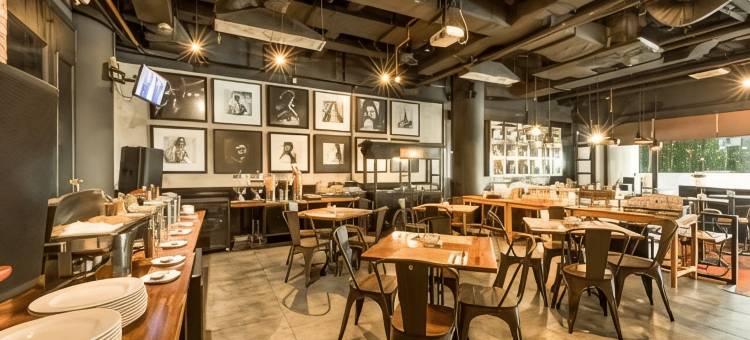 梅拉瓦麦克斯万高级酒店(MaxOneHotels @ Premier Melawai)图片