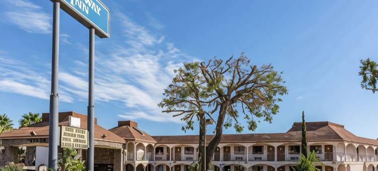 魔山地区罗德威旅馆(Rodeway Inn Magic Mountain Area)图片