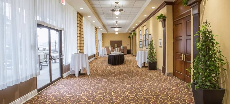 克里夫兰独立村华美达酒店(Ramada by Wyndham Cleveland Independence)图片