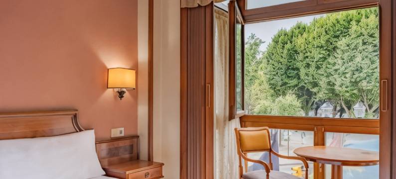 希洪中心贝戈尼亚住宿加早餐酒店(B&B HOTEL Gijón Centro Begoña)图片