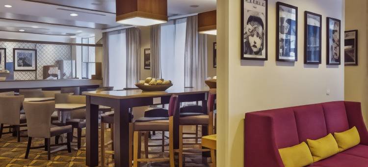 美琪芝加哥剧院区欢朋酒店(Hampton Inn Majestic Chicago Theatre District)图片