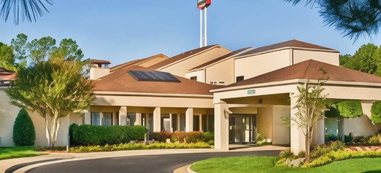 汉普顿体育馆中央万怡酒店(Courtyard Hampton Coliseum Central)图片