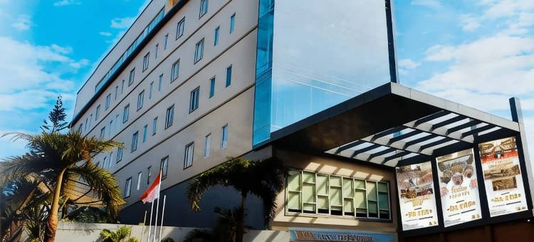 惠里普瑞米尔酒店(W Three Premier Hotel Lagaligo)图片