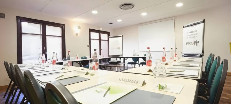直通马堤格的Kyriad酒店(Kyriad Direct Martigues)图片