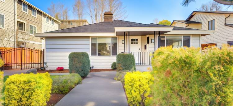 伦顿之家：带电视和烧烤的凉亭，距离西雅图15英里(Renton Home Gazebo with TV and BBQ, 15 Mi to Seattle)图片