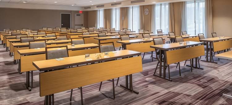 底特律法明顿山万怡酒店(Courtyard Detroit Farmington Hills)图片