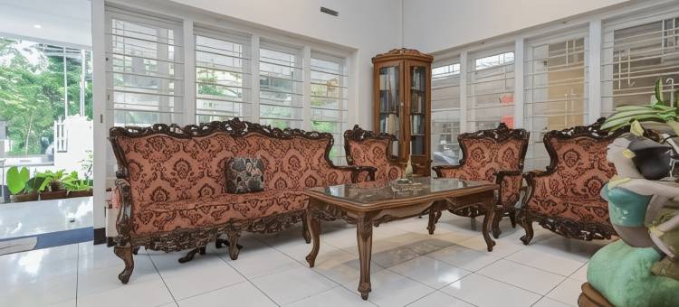 红门酒店加 @ 斯温住宿拉亚朗塞普(RedDoorz Plus at Swun Stay Raya Langsep)图片