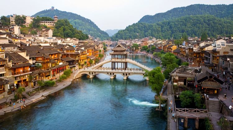 2D1N · Group Tours ·  6-Mini group tour + Zhangjiajie + Zhangjiajie National Forest Park + Yuanjiajie&Gift Bailong Sky Ladder + Yangjiajie Cableway&with 4 adults to upgrade to villa
