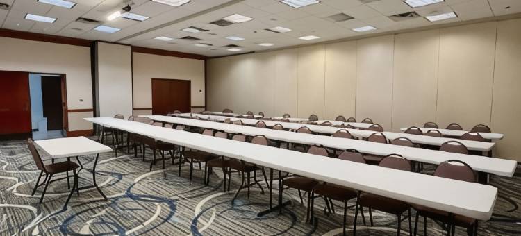 布莱斯华美达酒店(SureStay Plus Hotel by Best Western Price)图片