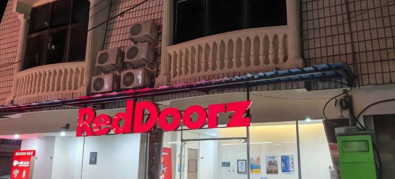 泗水梅詹宋科诺红多兹酒店(RedDoorz at Mayjen Sungkono Surabaya)图片