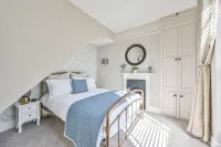 Charming Three Story Townhouse footsteps away from the historic harbour. - Country Houses