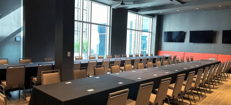 堪萨斯城奥拉西希尔顿安泊酒店(Embassy Suites by Hilton Kansas City Olathe)图片