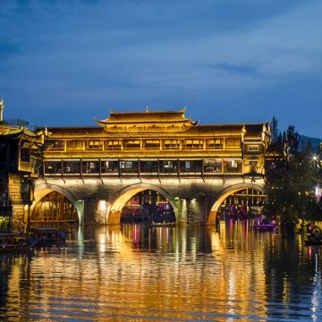 长沙+张家界+凤凰古城6日5晚跟团游