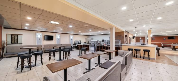 科尔尼会展中心克拉丽奥酒店及套房(Suburban Studios, Kearney)图片