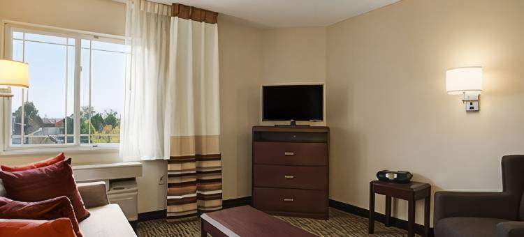 底特律法明顿山美茵斯坦套房酒店(MainStay Suites Detroit Farmington Hills)图片