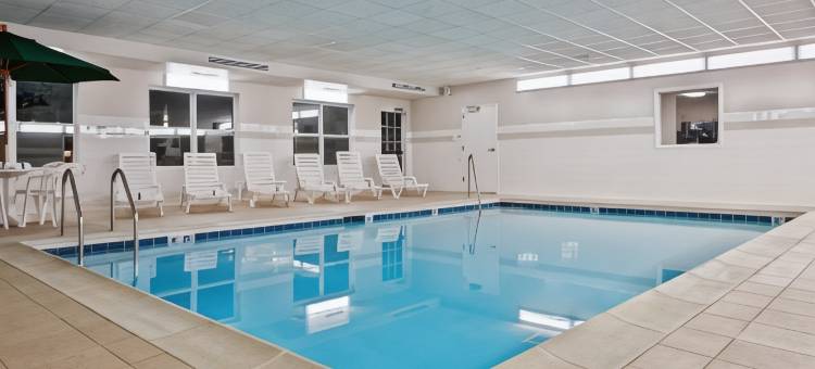 北皮奥里亚丽怡酒店(Country Inn & Suites by Radisson, Peoria North, IL)图片