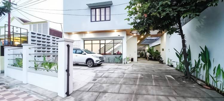 RedDoorz Plus Syariah at Umyas Hotel Near Terminal Anjuk Ladang Nganjuk图片