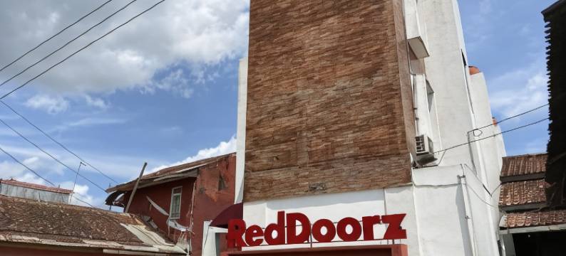 红多兹酒店-近RSUD马格诺普尔沃克托3号(RedDoorz Near Rsud Margono Purwokerto 3)图片