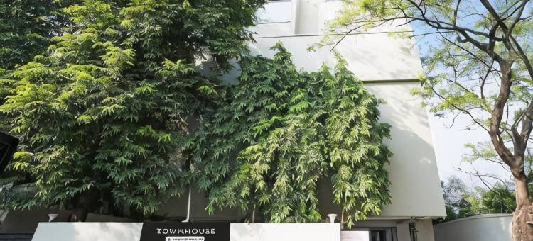 Super Townhouse Central Bazar Road Ramdaspeth图片