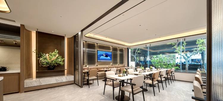上海打浦桥日月光中心亚朵酒店图片