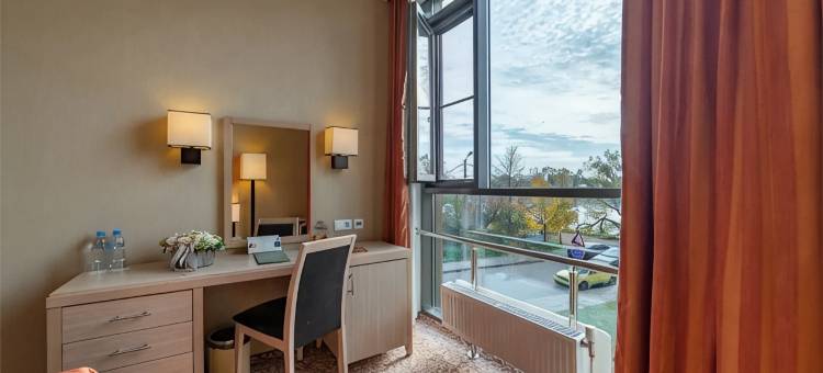 新彼得霍夫酒店(New Peterhof Hotel)图片