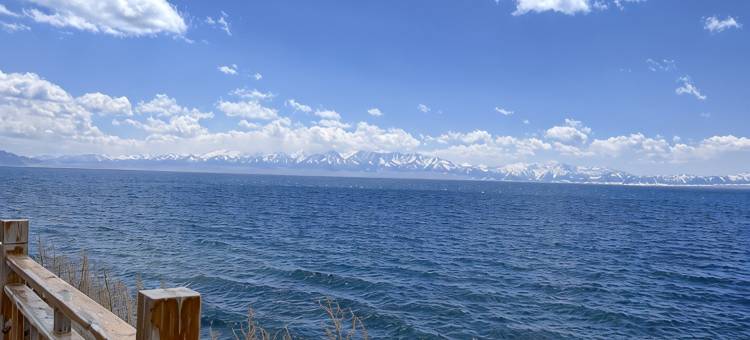 赛里木湖潮克星空营地图片