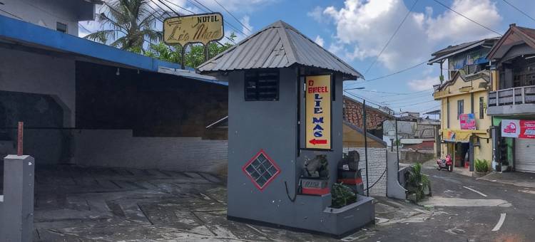 OYO 90132莱雅马斯酒店(Hotel Lie Mas Prigen Pasuruan Mitra RedDoorz)图片