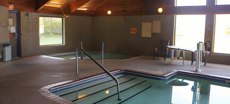西伯灵顿AmericInn酒店(AmericInn by Wyndham West Burlington)图片