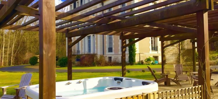伊莎杜兹城堡住宿加早餐旅馆(Château des Essards Avec Piscine et Jacuzzi)图片