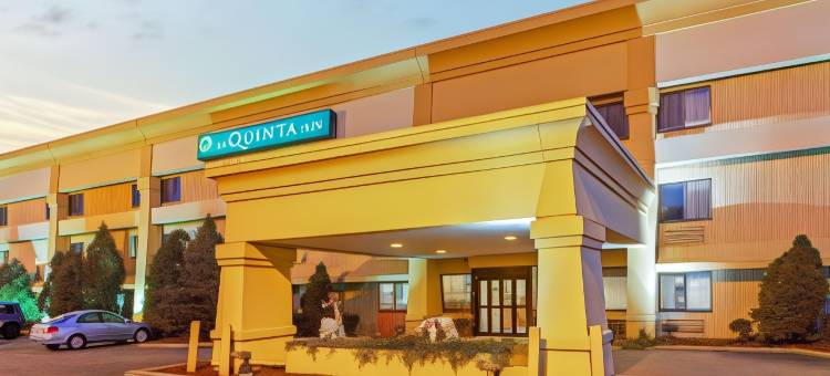 密尔沃基机场奥克里克拉昆塔温德姆酒店(La Quinta Inn by Wyndham Milwaukee Airport / Oak Creek)图片