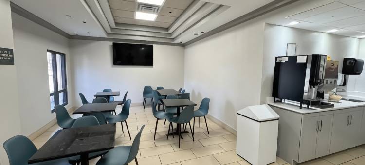 锡达拉皮兹戴斯套房酒店(Days Inn & Suites by Wyndham Cedar Rapids)图片