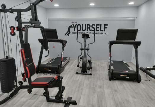 Makexclusive Hotel Overview