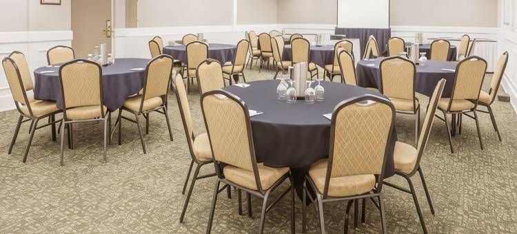 红鹿温德姆呗盟酒店(Baymont by Wyndham Red Deer)图片